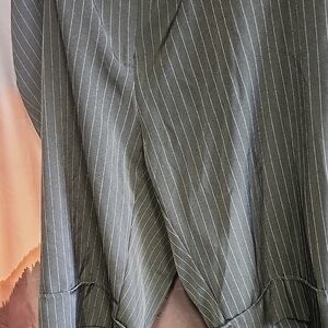 Courtenay Charcoal Pinstripe Culottes Inseam 14 Vintage